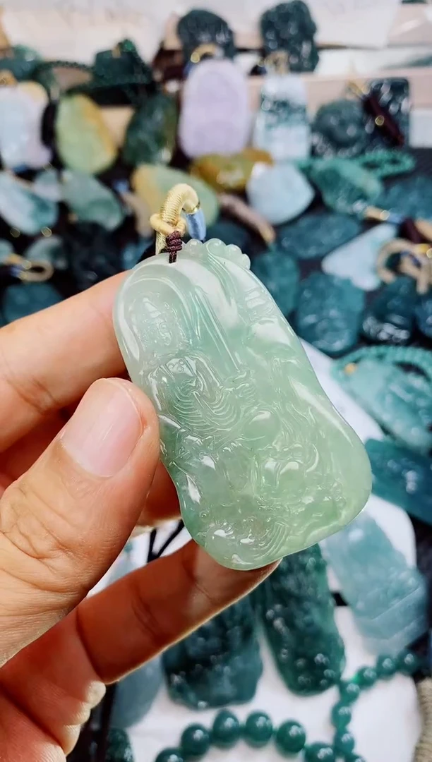 翡翠未镶嵌颈饰