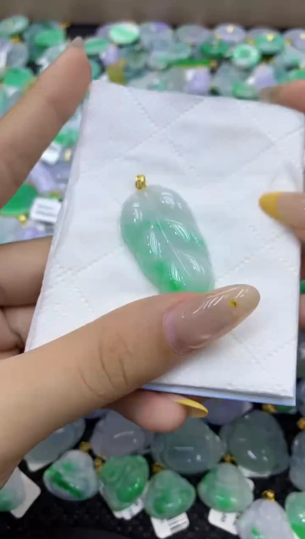 颈饰18K金镶嵌翡翠天然缅甸翡翠A货