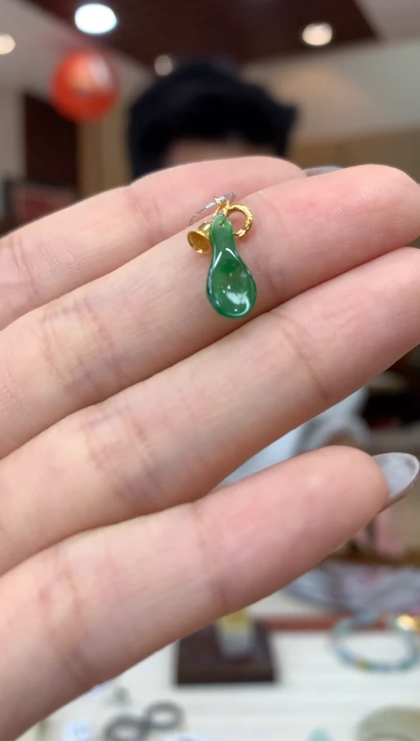 吊坠(不含链)18K金镶嵌翡翠勺子