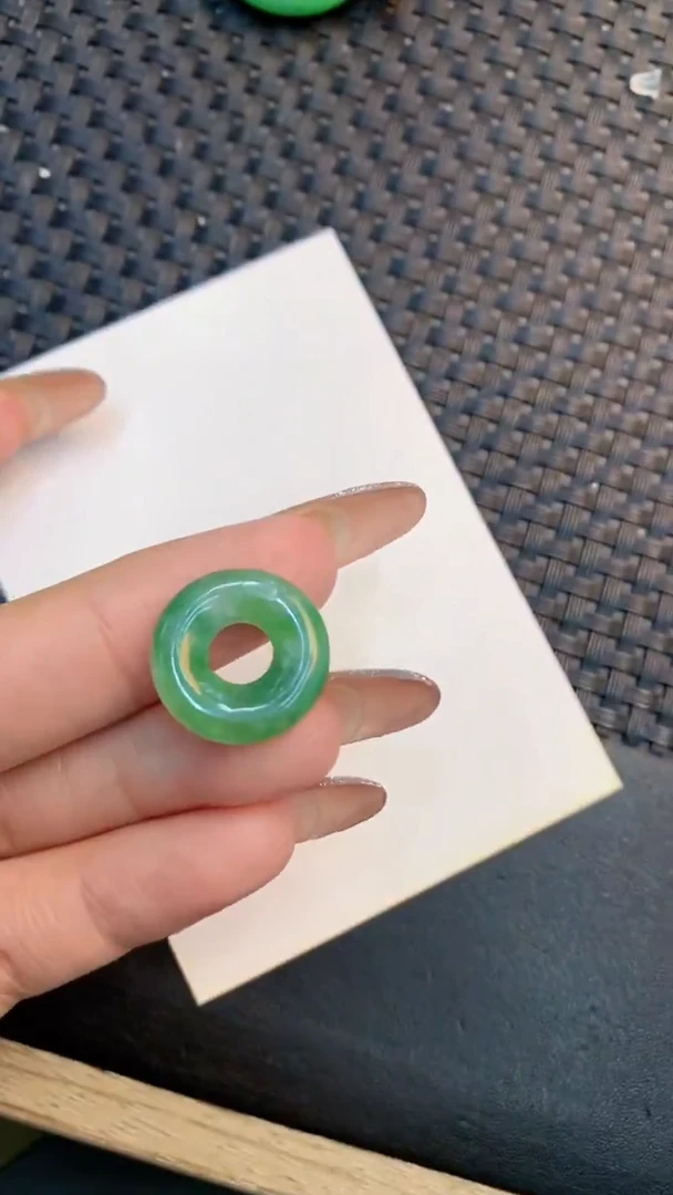 颈饰未镶嵌翡翠1