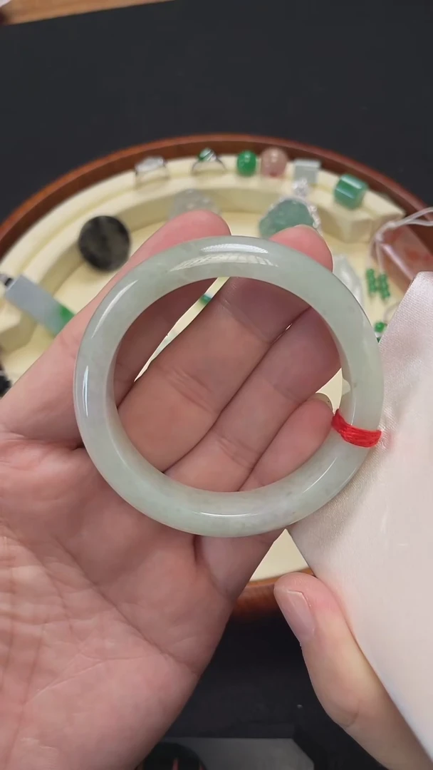 未镶嵌手镯翡翠2号52淡淡豆绿底色糯化正圈/杜