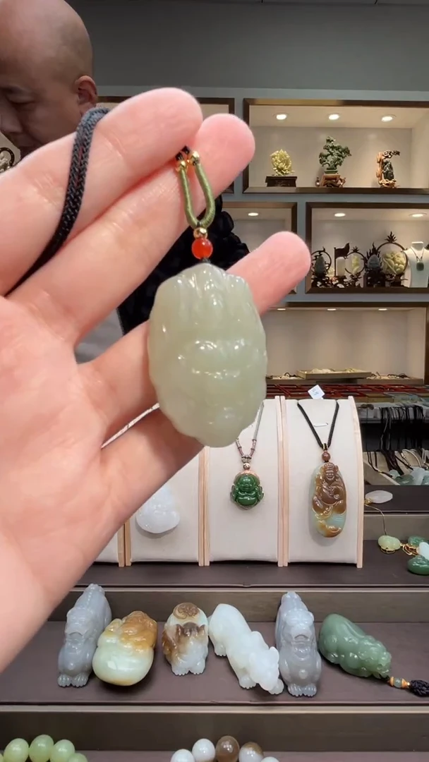 颈饰未镶嵌和田玉苏