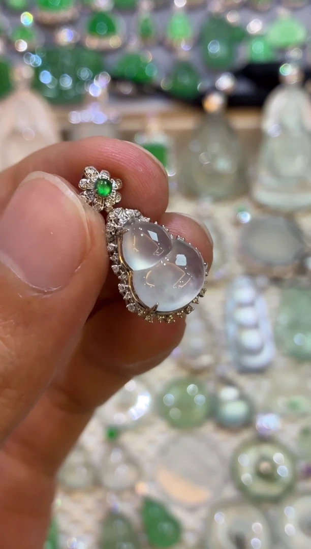 吊坠(不含链)18K金镶嵌翡翠葫芦