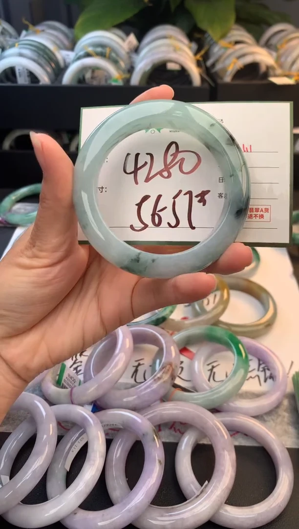 未镶嵌定制翡翠毛货需精细抛光+多人