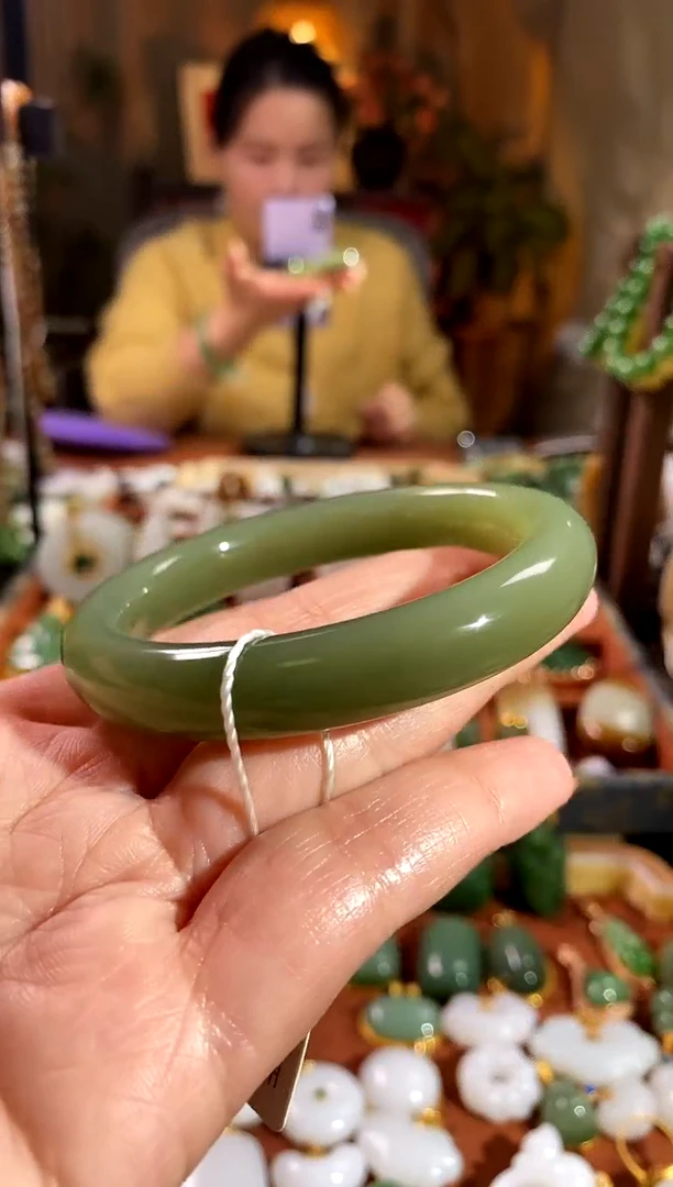 未镶嵌手镯和田玉.