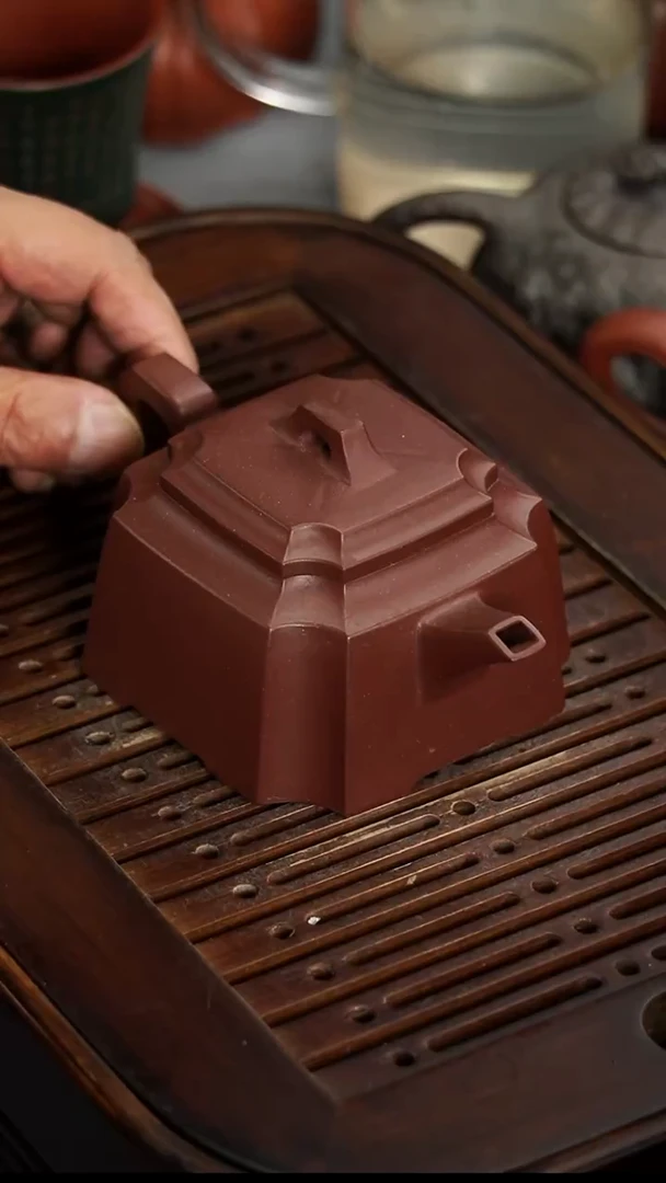 茶壶紫砂宜兴紫砂紫泥抽角四方200毫升