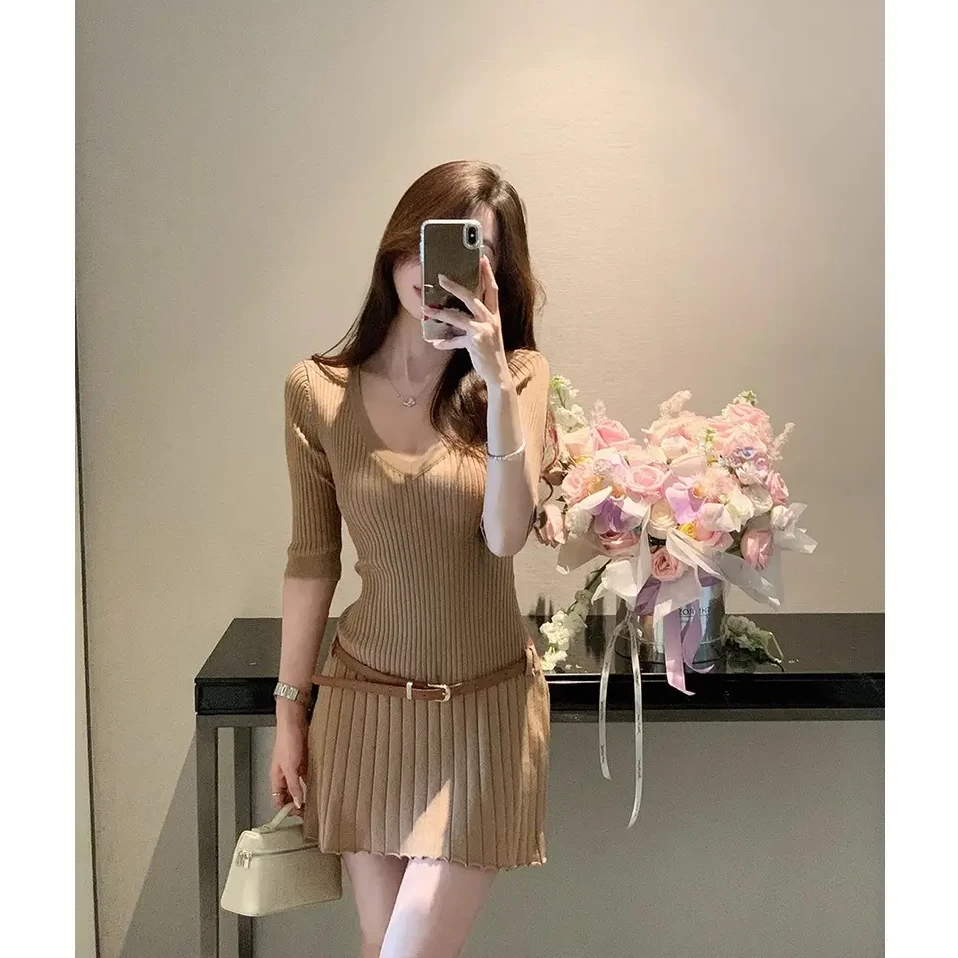 2025时尚法式复古气质新款V领中袖腰带针织修身百搭短款连衣裙女