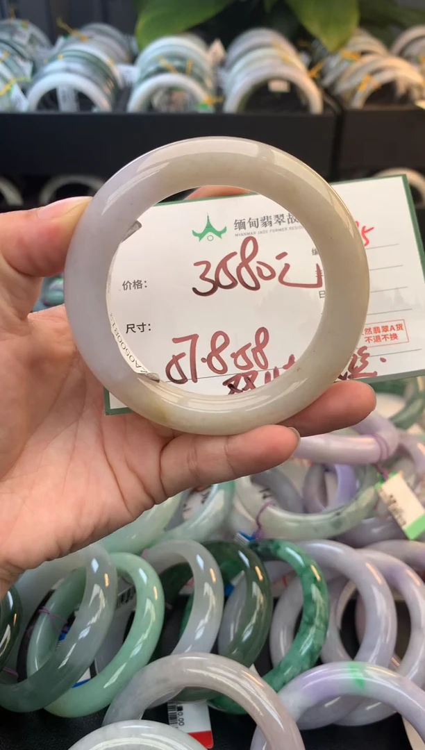 未镶嵌定制翡翠艳**下毛货需精细抛光+多人