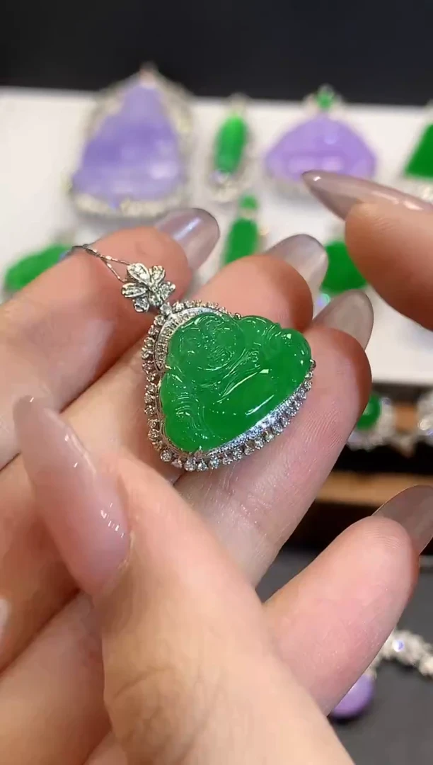 吊坠(不含链)18K金镶嵌翡翠多样性发其一