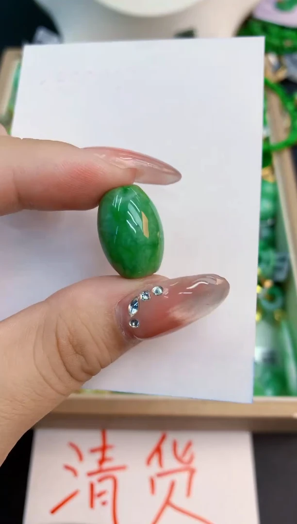翡翠未镶嵌颈饰1