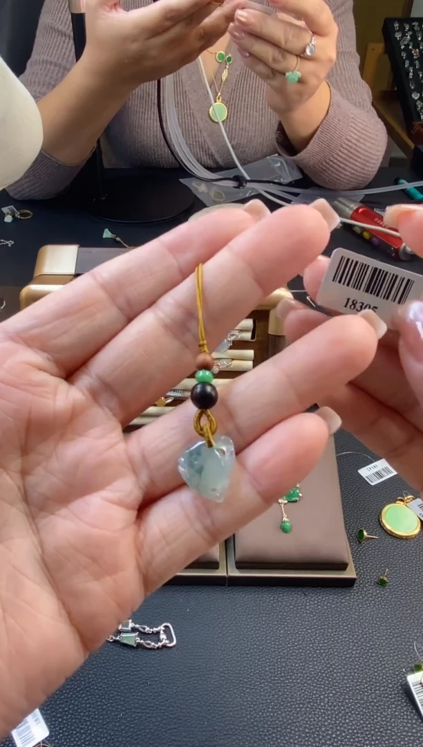 颈饰未镶嵌翡翠18305