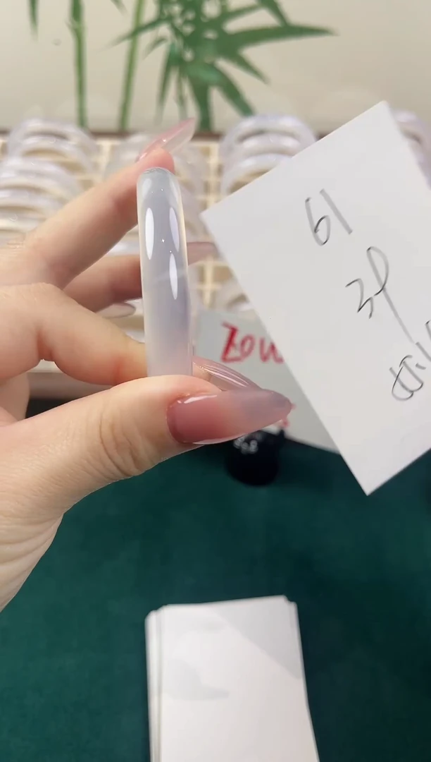 玛瑙/玉髓手镯未镶嵌61