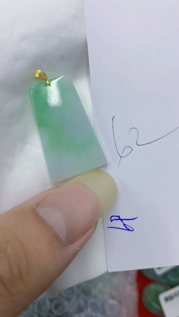 翡翠18K金镶嵌颈饰111111111111
