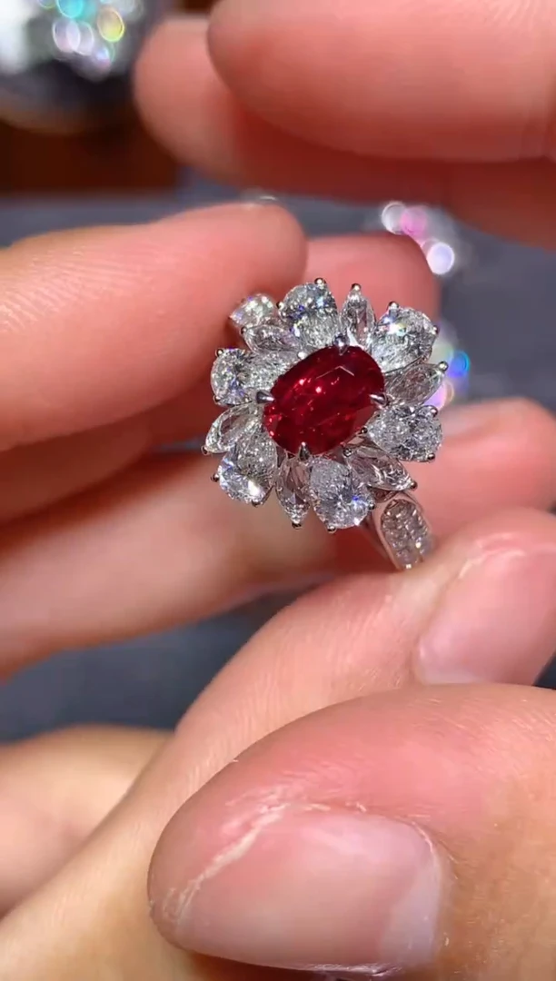 18K金镶嵌戒指红宝石1.04CT