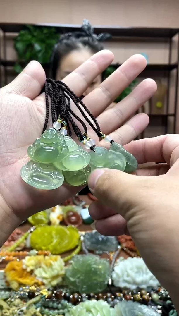 未镶嵌岫玉吊坠多样性发货发其中之一