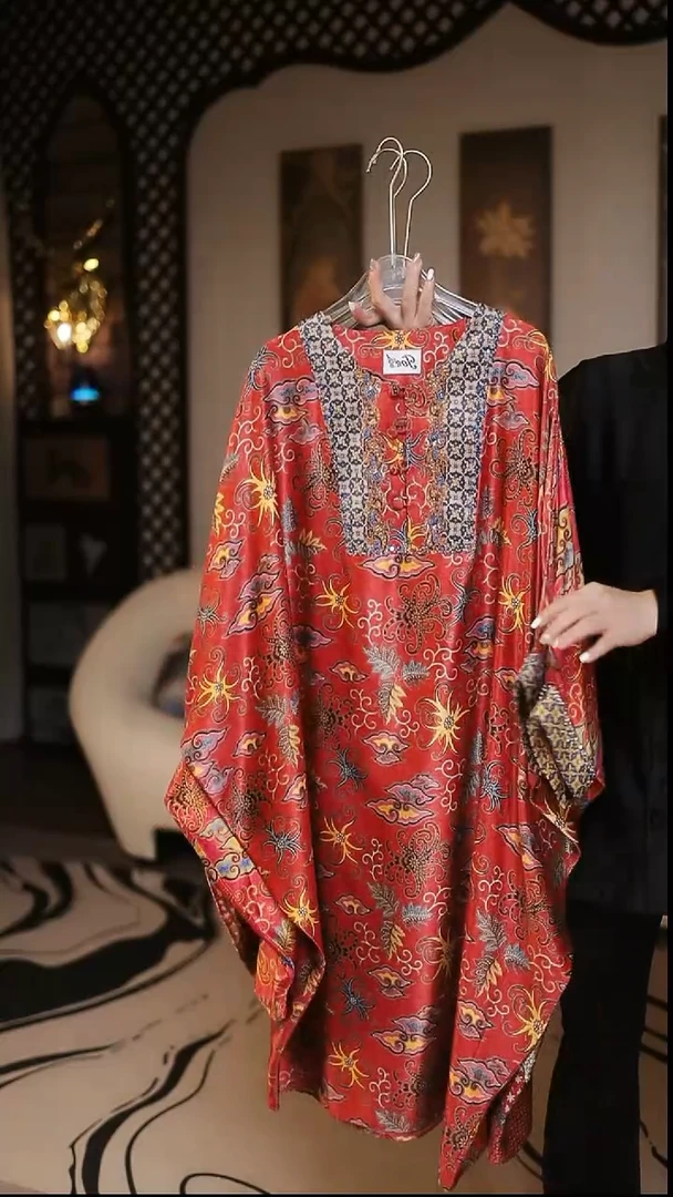 JQ1红色花圆领钉珠裙100CM