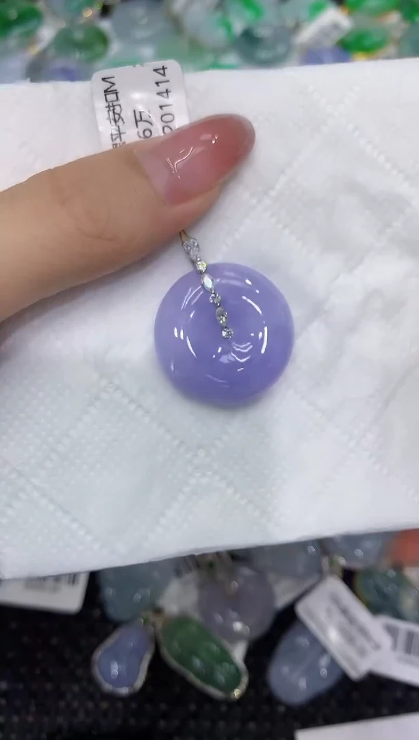 翡翠18K金镶嵌颈饰111111111111