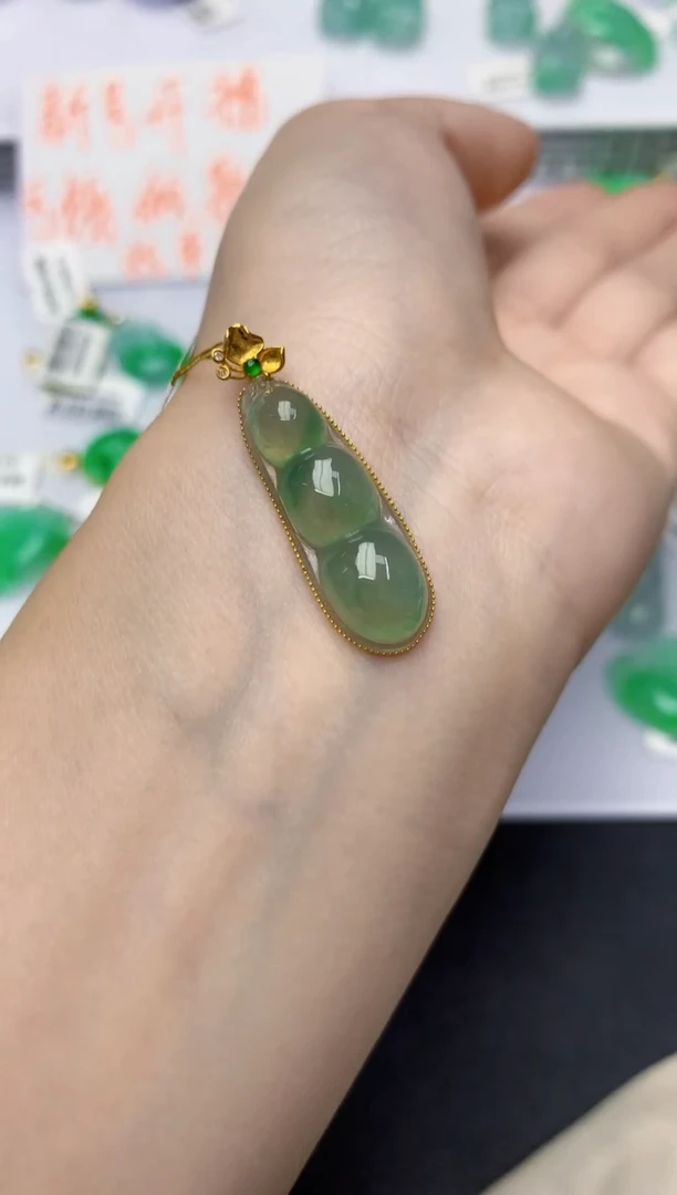 翡翠18K金镶嵌颈饰天然缅甸翡翠A货