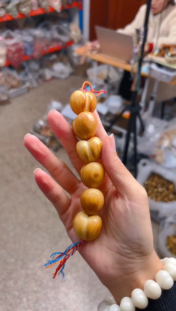 吊坠菩提根/象牙果黄色屁桃棒棒糖 6颗