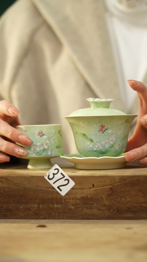 【闪购商品】瓷片设计师手绘文心兰系列三才盖碗+杯