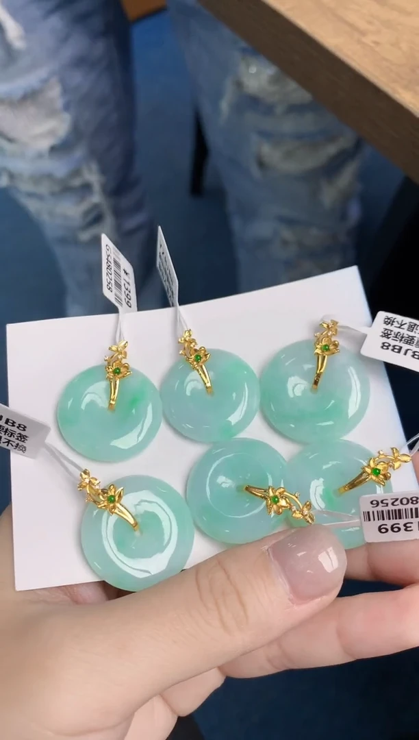 【闪购商品】翡翠颈饰18K金镶嵌多样性发其一