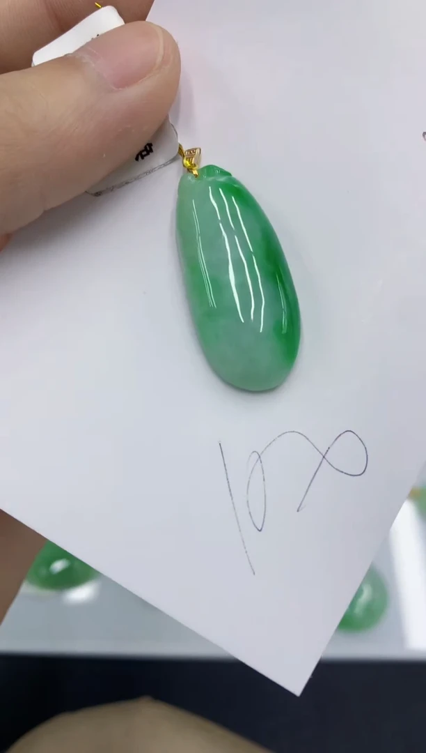 颈饰18K金镶嵌翡翠翡翠