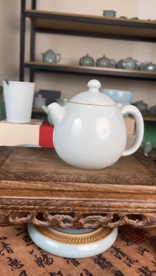杯小**?月白龙旦壶孤品裸发