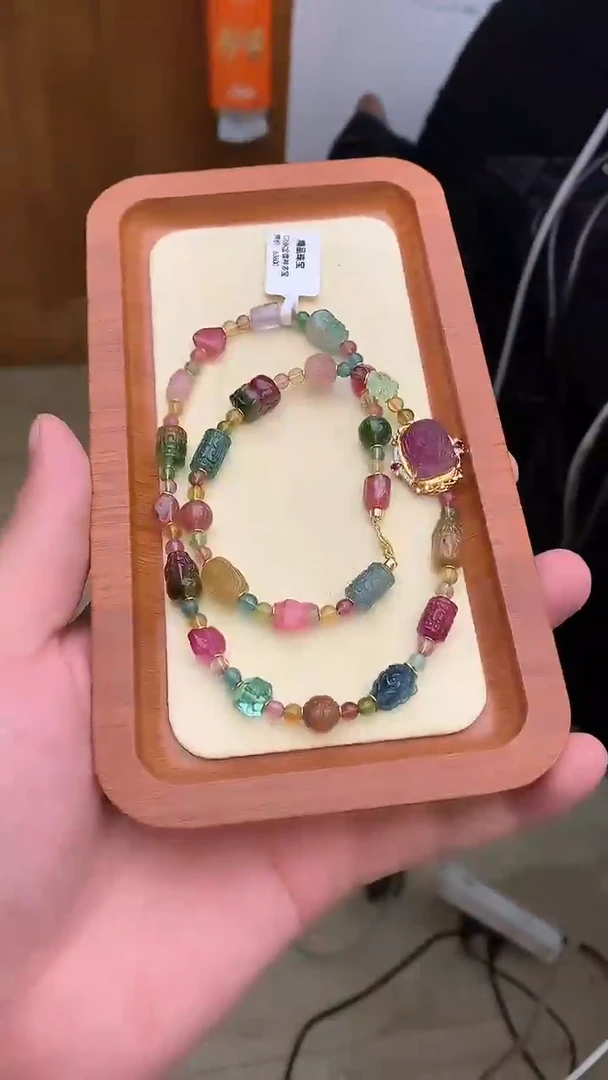 颈饰18K金镶嵌碧玺独家设计款多样性发其一