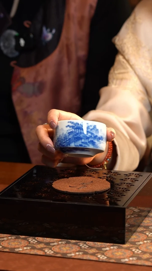 【闪购商品】L元煦窑青峰夕霞图罗汉杯