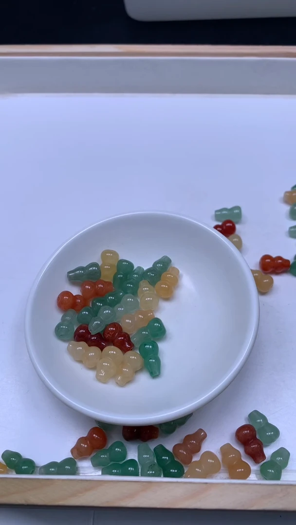 未镶嵌散珠石英质玉M673 三彩玉 葫芦6颗5.8元