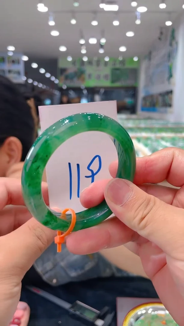 石英质玉（非洲翠）手镯未镶嵌天然冰飘花