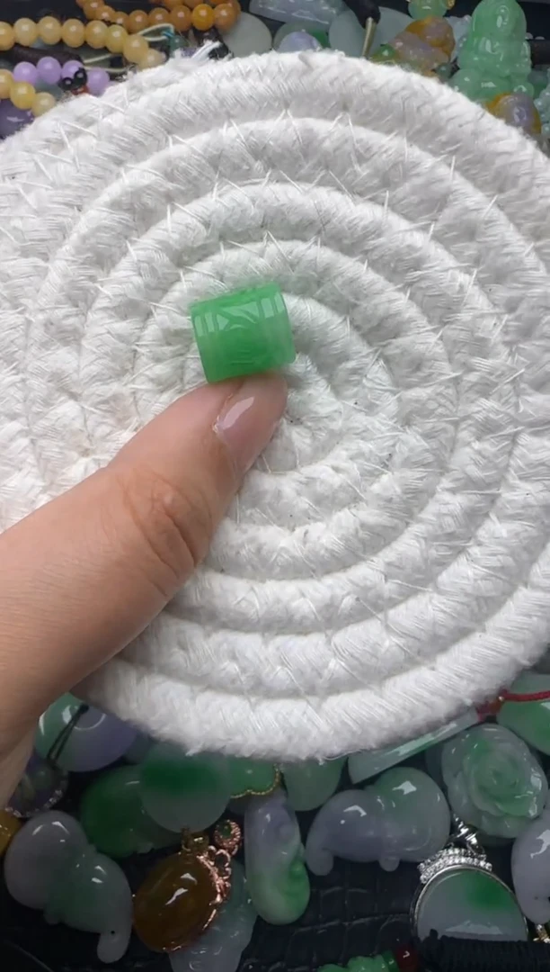 颈饰未镶嵌翡翠缅甸翡翠吊坠