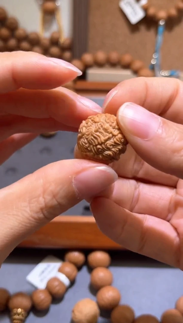 猴头核桃吊坠鱼跃龙门雕刻珠