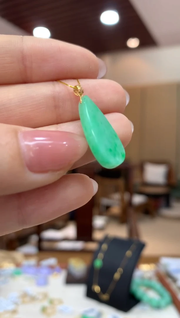 吊坠(不含链)18K金镶嵌翡翠水滴