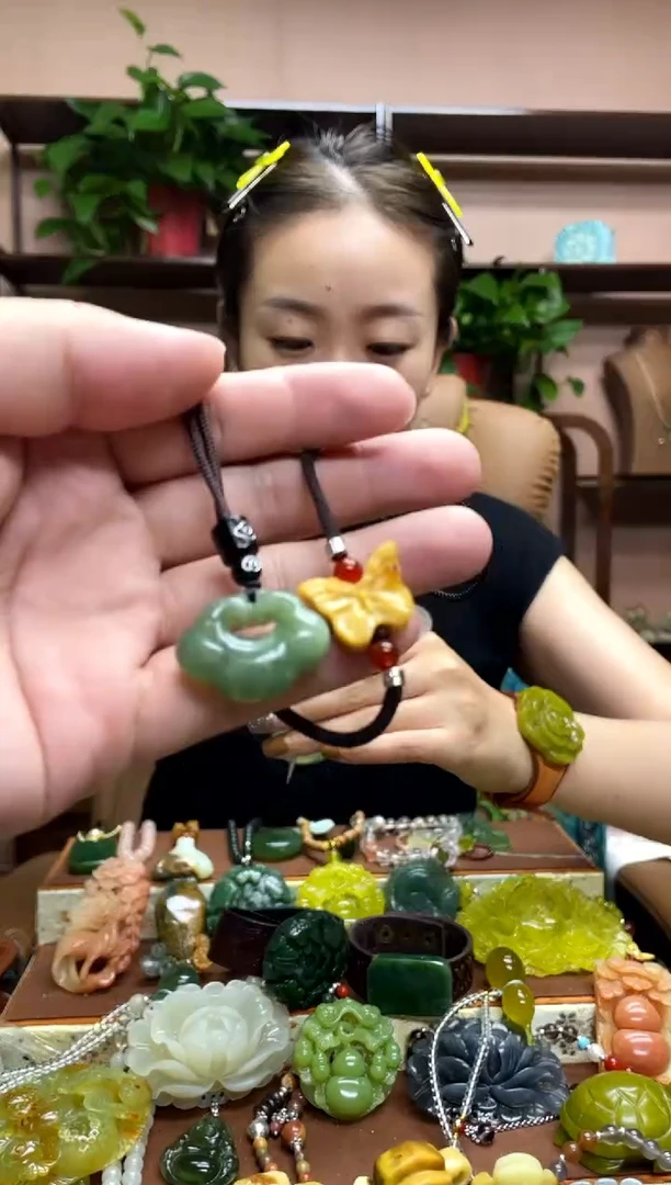 未镶嵌岫玉吊坠·