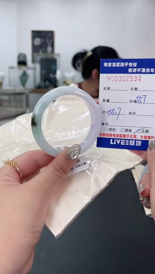 【闪购商品】翡翠手镯未镶嵌天然翡翠A货