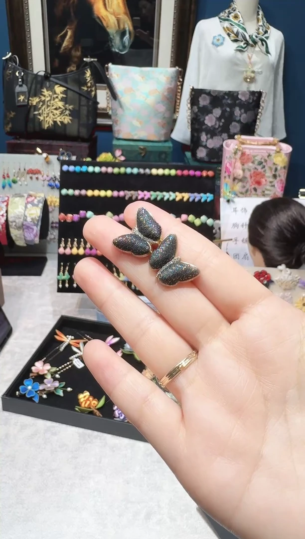 织绣心****️国风美物非遗手工新缂丝蝴蝶