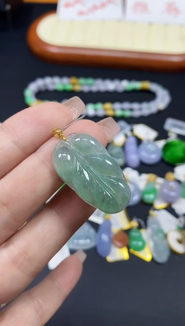 吊坠(不含链)18K金镶嵌翡翠叶子18K金扣镶嵌@@CMT