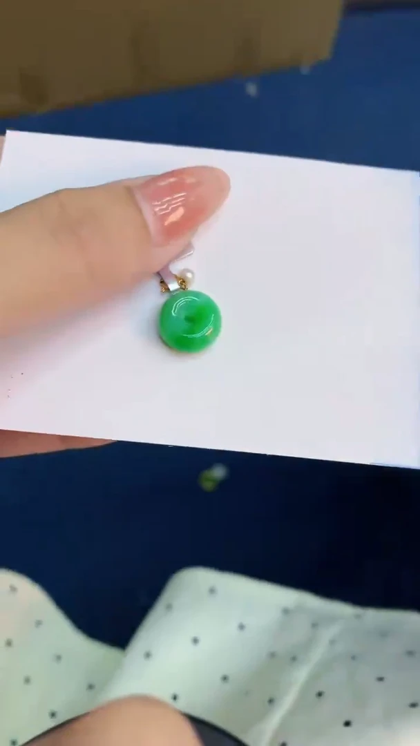 翡翠18K金镶嵌颈饰           1