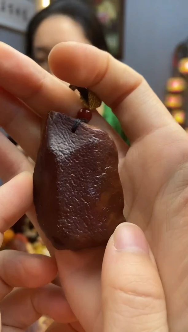 未镶嵌颈饰琥珀吊坠