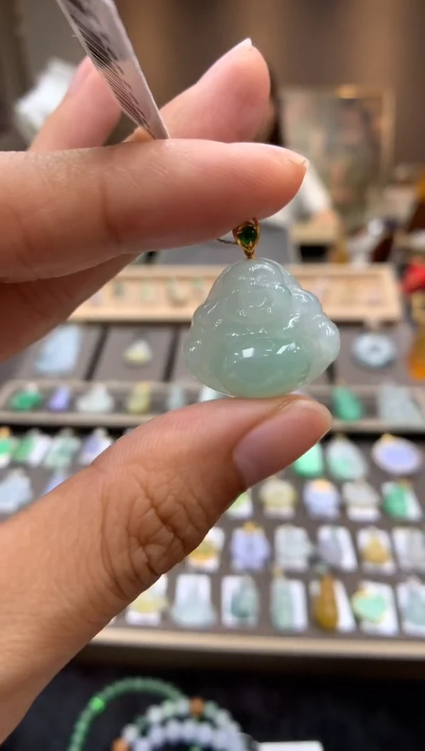 翡翠18K金镶嵌颈饰佛公