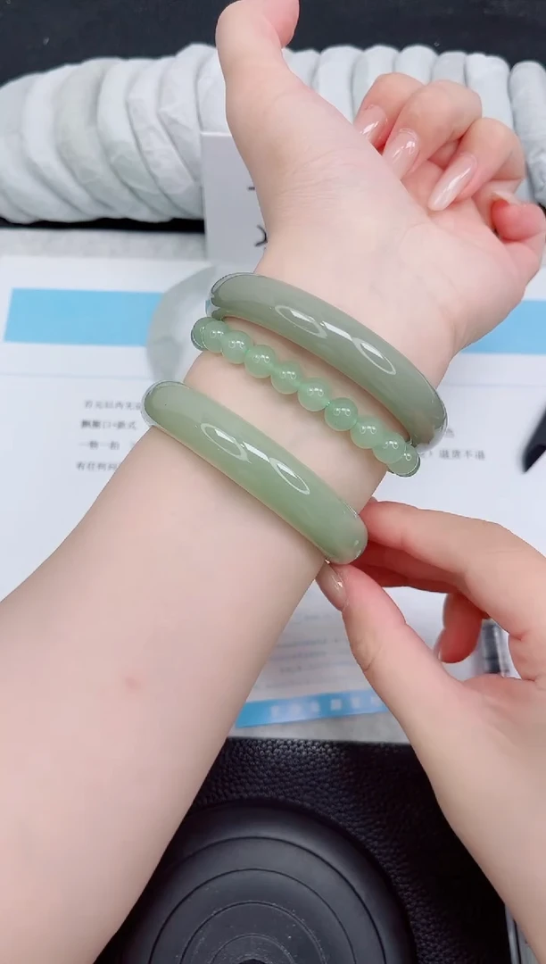 未镶嵌手镯石英质玉43-62.5