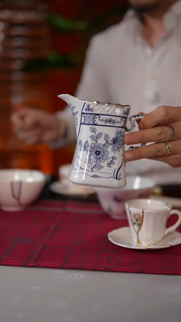 陶瓷闪购9.4【黄金唐草】奶壶