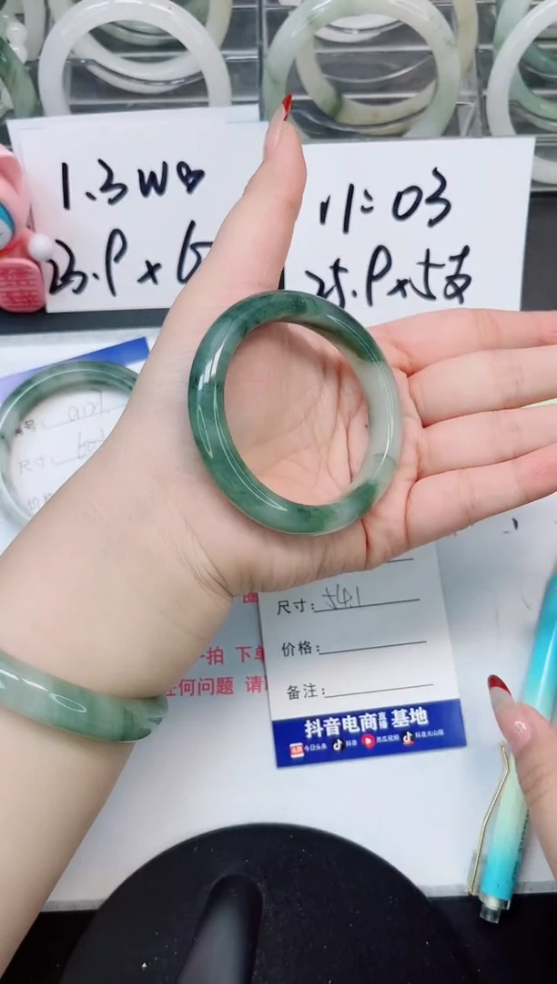 【闪购商品】石英质玉手镯未镶嵌a128