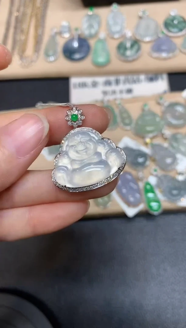 【闪购商品】翡翠颈饰18K金镶嵌佛公【无服务费】