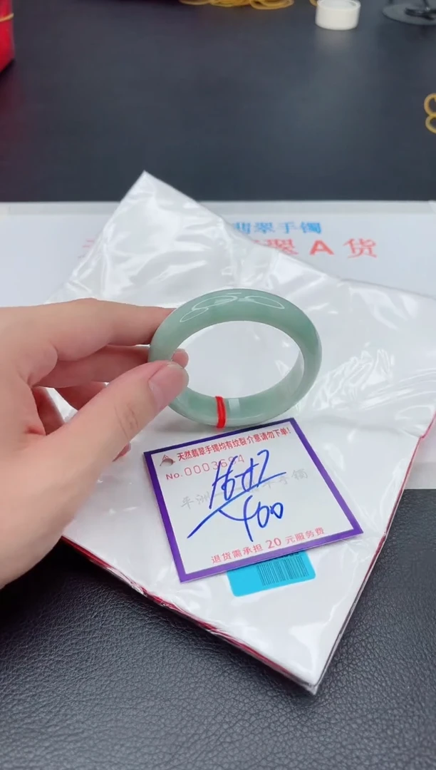 翡翠手镯未镶嵌1