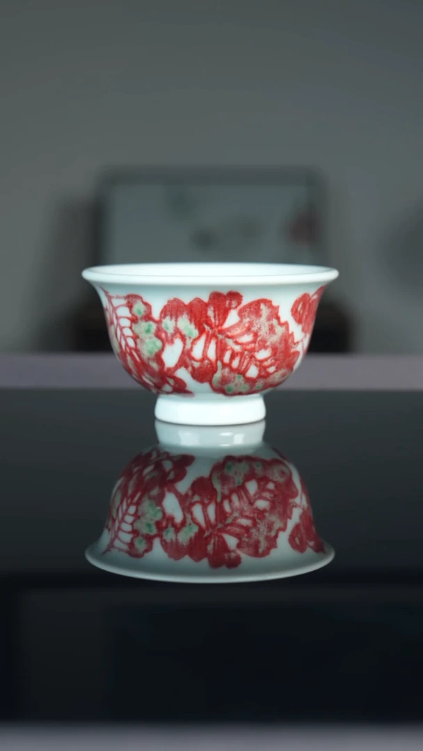 瓷片《紫气东来》釉里红压手杯