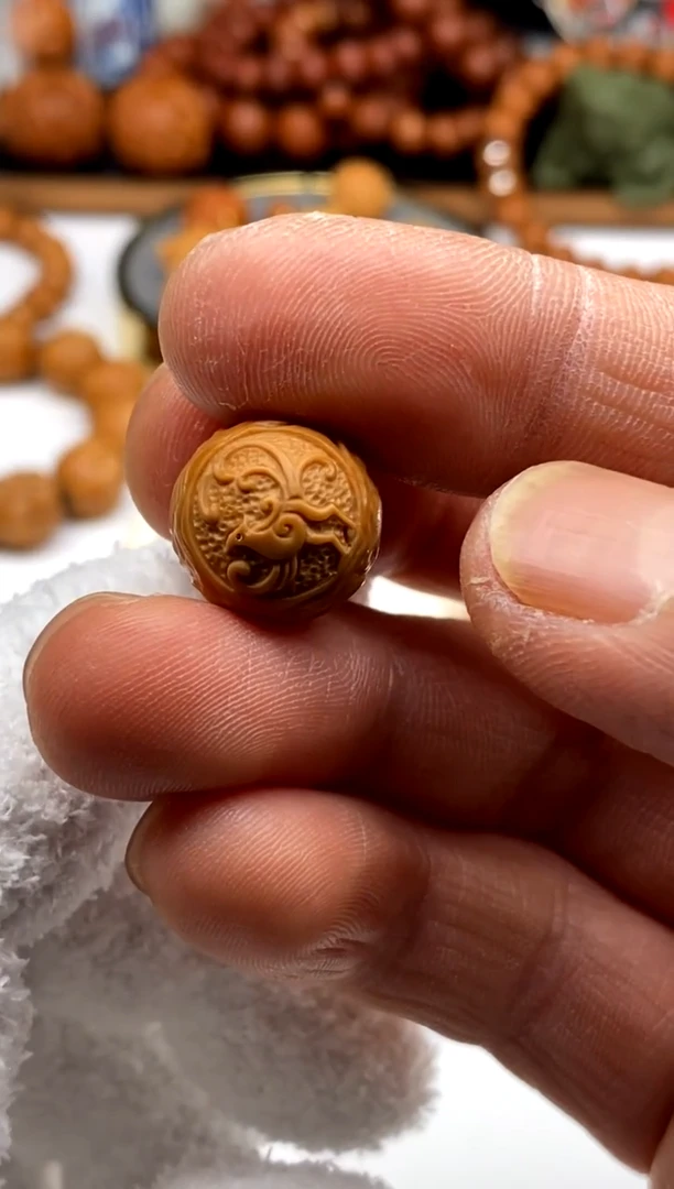 手串猴头核桃随*火龙珠雕刻凤