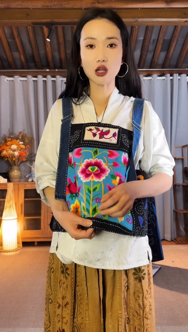 【闪购商品】设计师款背带老绣马甲