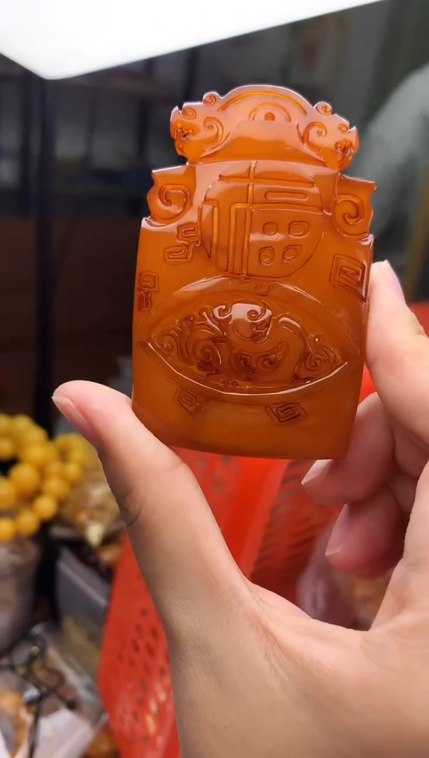 未镶嵌琥珀珠宝奇石110